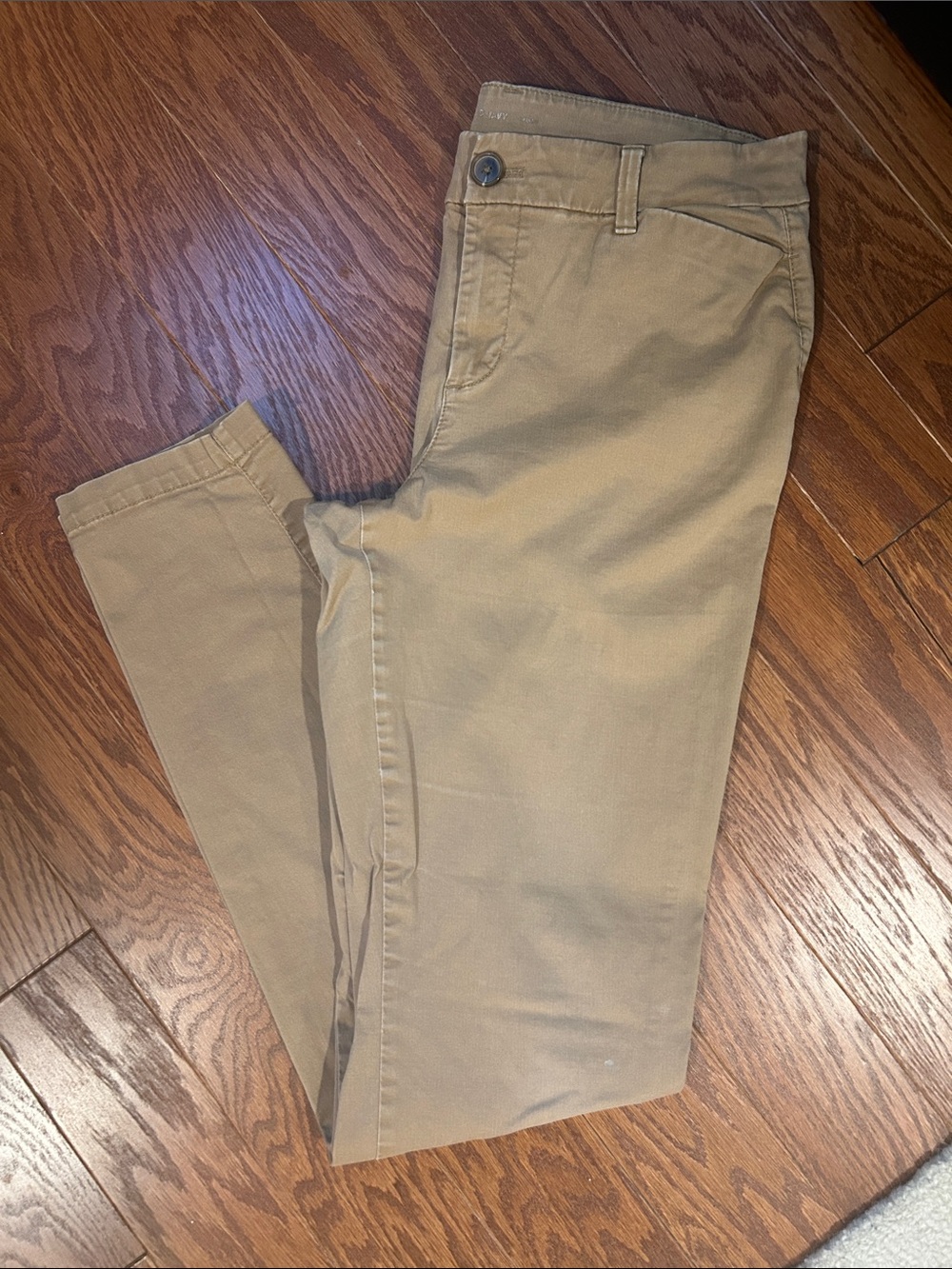 Old Navy Women’s Slim Fit Chino Pants in Khaki 6 Tall